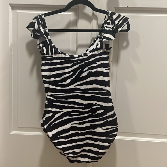 Vince Camuto one piece swim suit - Picture 4 of 7
